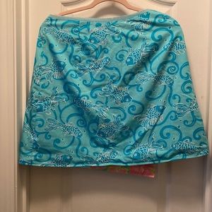 Lilly Pulitzer reversible skirt. Length 18.5 inches. Size 6